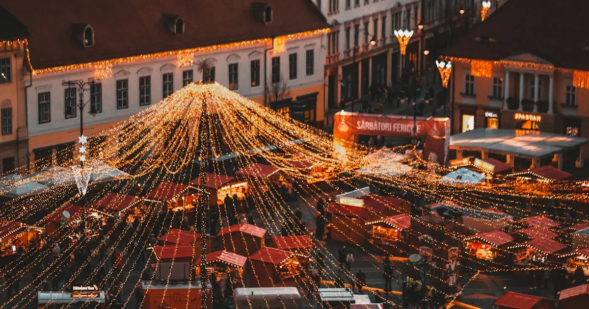 Târgul de Crăciun din Sibiu, în Piața Mare, seara